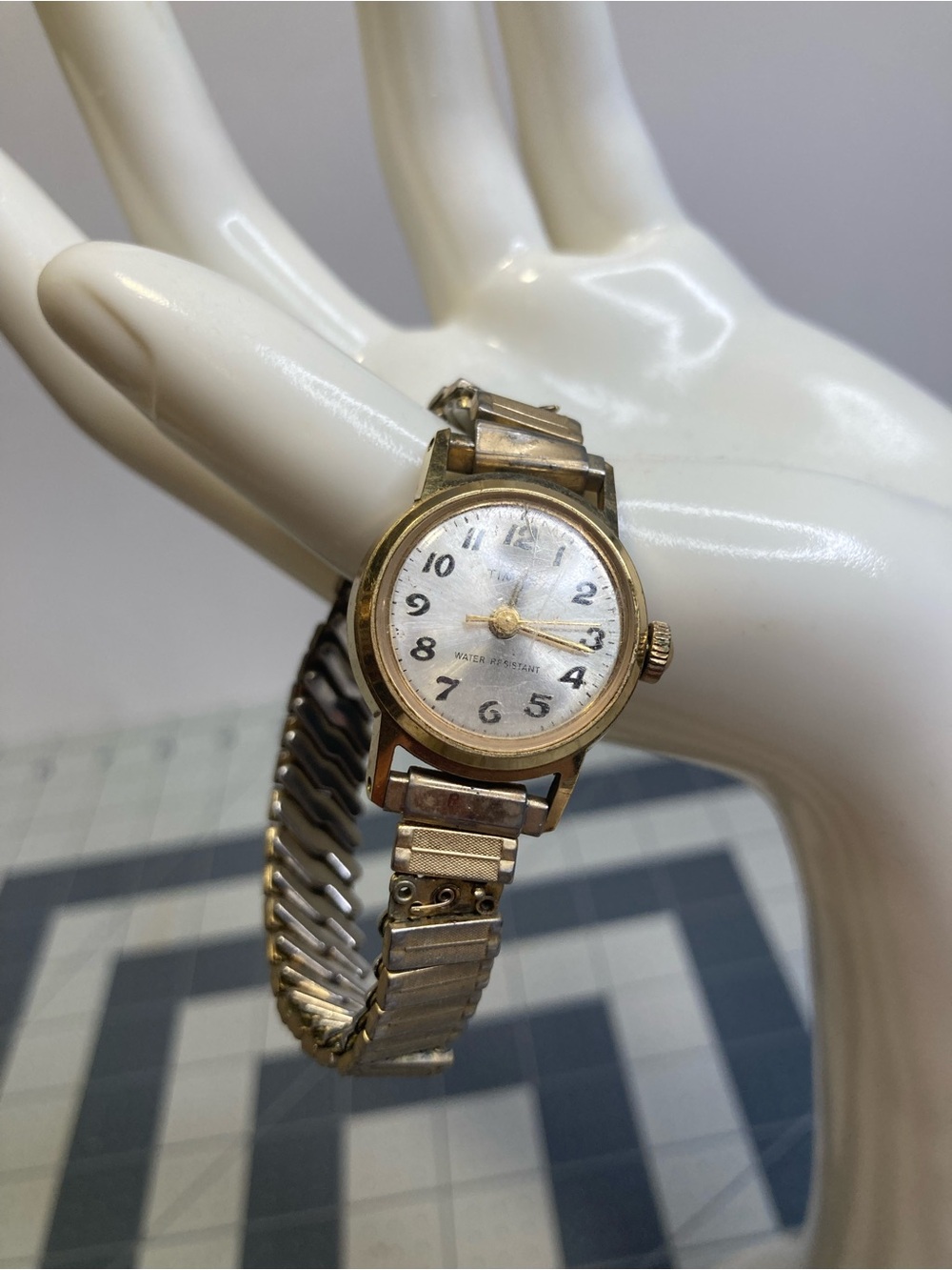 Vintage Ladies Women’s Manual Wind Up Wristwatch Timex Works